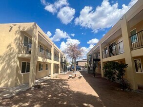 911 Alvarado Dr SE in Albuquerque, NM - Building Photo - Building Photo