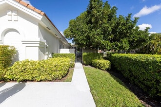 6391 NW 23rd Ln in Boca Raton, FL - Building Photo - Building Photo
