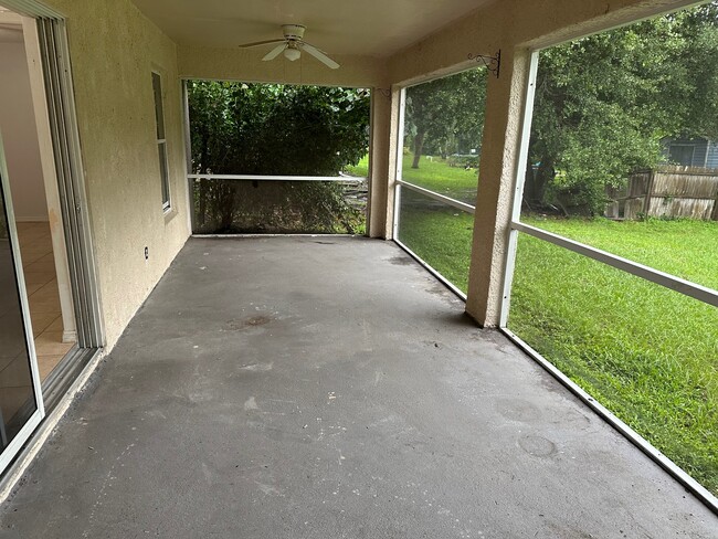 2715 51st St SW in Lehigh Acres, FL - Foto de edificio - Building Photo