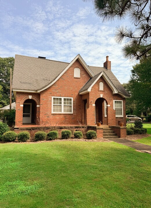 1008 Fitzpatrick Ave in Opelika, AL - Foto de edificio