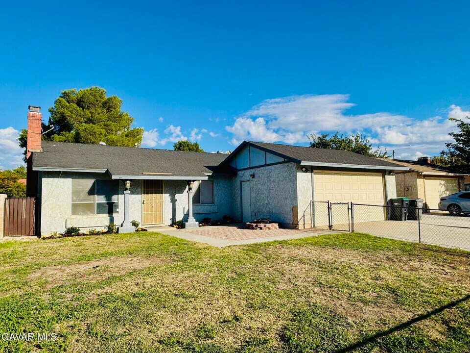 43214 Archwood Way in Lancaster, CA - Building Photo