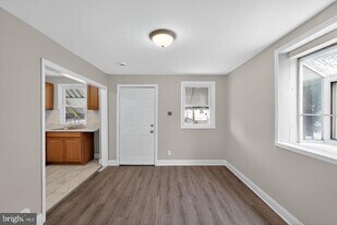 1001 Burnside Rd in Sharon Hill, PA - Building Photo