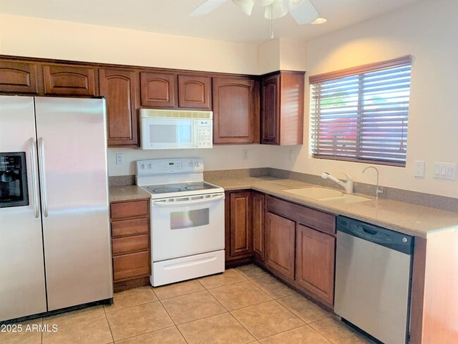 933 E Lodge Dr in Tempe, AZ - Building Photo - Building Photo