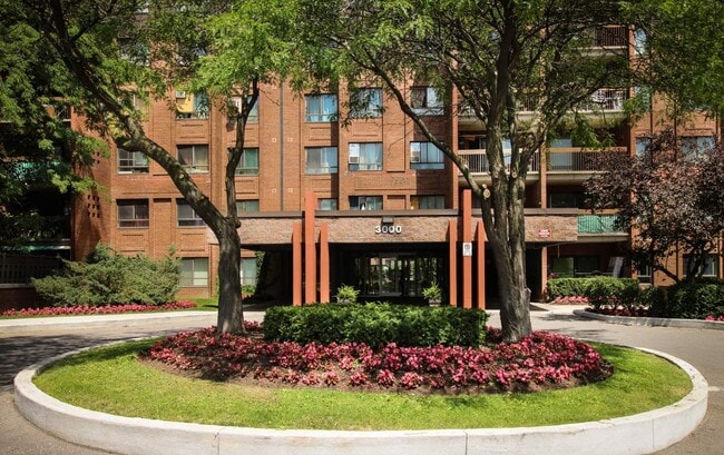 Warren Court Apartments