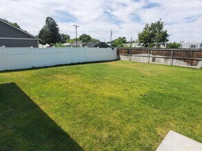 343 E 15th Pl in Kennewick, WA - Building Photo - Building Photo