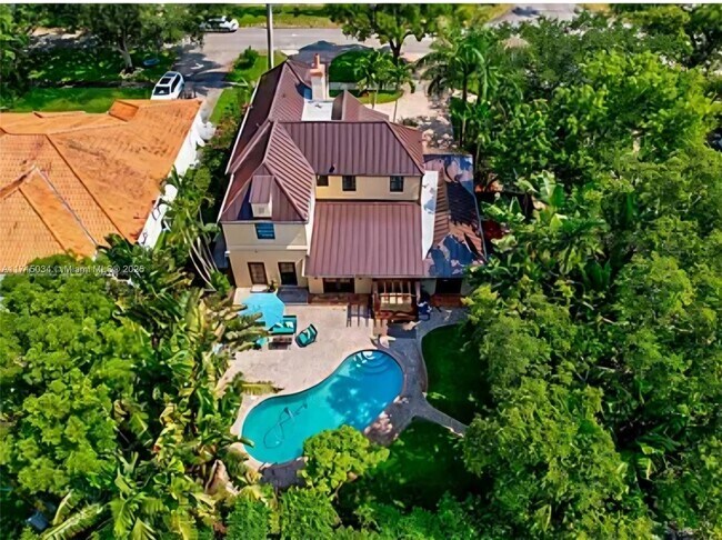 501 NE 94th St in Miami Shores, FL - Foto de edificio - Building Photo
