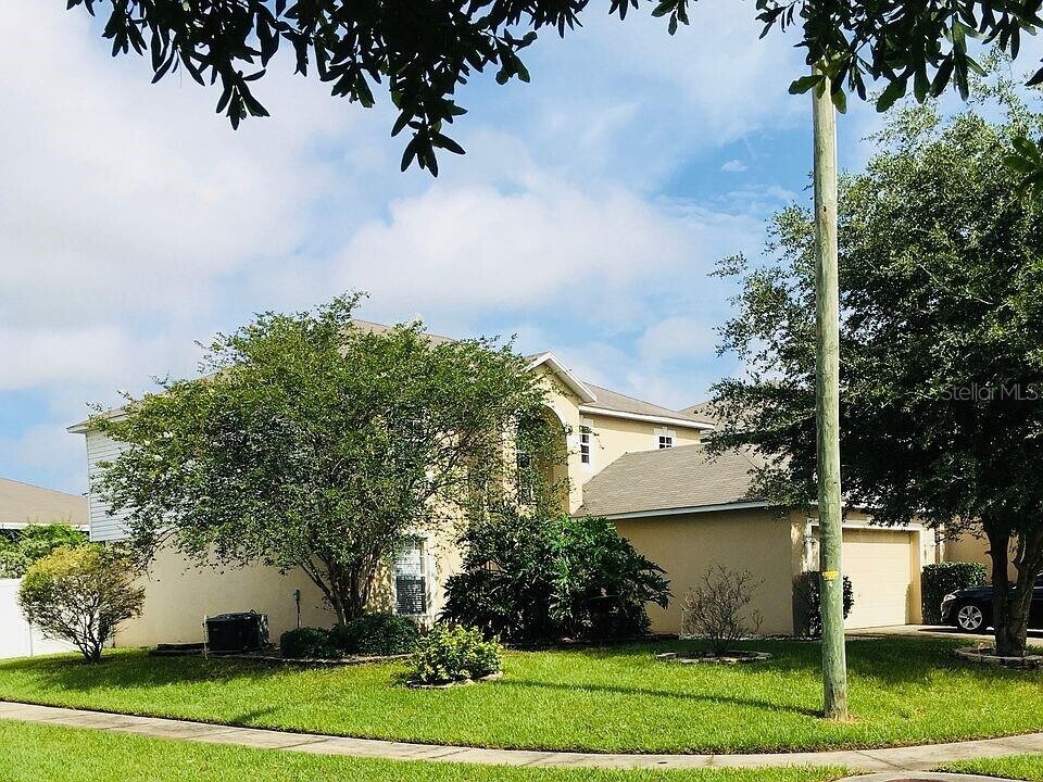 2134 Aitkin Loop in Leesburg, FL - Foto de edificio