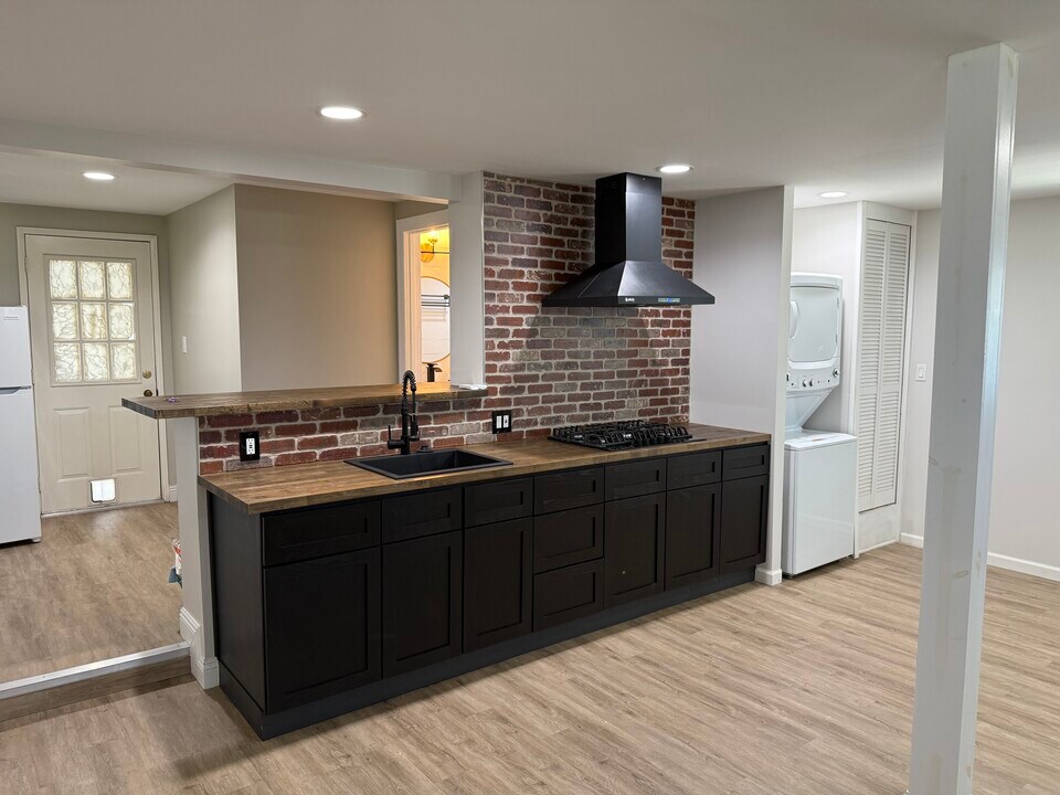 1706 W Southgate Ave in Fullerton, CA - Building Photo