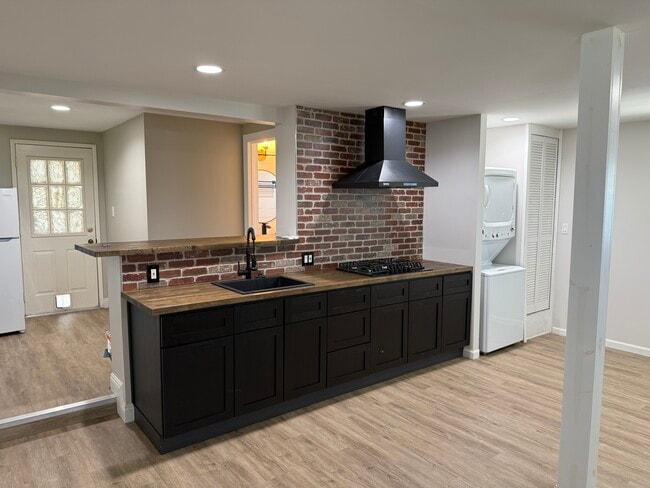 property at 1706 W Southgate Ave