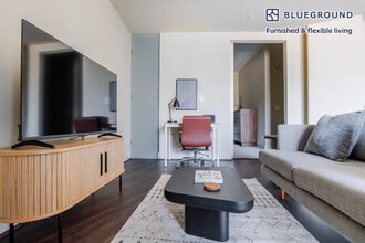 214 Barton Springs Rd in Austin, TX - Building Photo - Building Photo