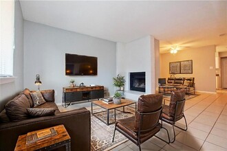 8401 Colony Loop Dr in Austin, TX - Building Photo - Building Photo