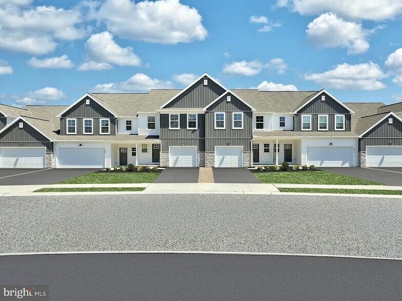 7884 Briarwood Dr, Unit 2 in Harrisburg, PA - Building Photo