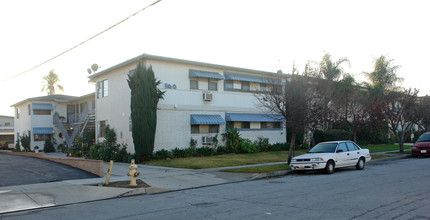 Eremland Apartments in Covina, CA - Foto de edificio - Building Photo