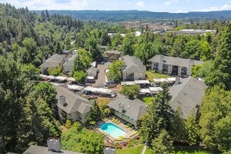 Creekside Apartments in Clackamas, OR - Foto de edificio - Building Photo