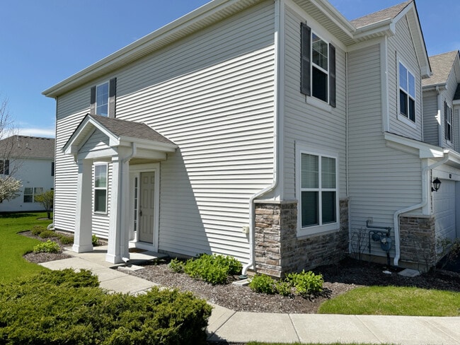 652 Anchorage Ct in Pingree Grove, IL - Building Photo - Building Photo