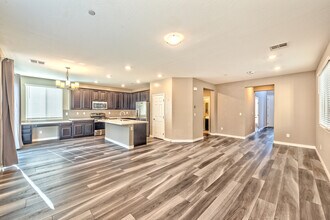 3215 Gardenia Falls Ct in Henderson, NV - Building Photo - Building Photo