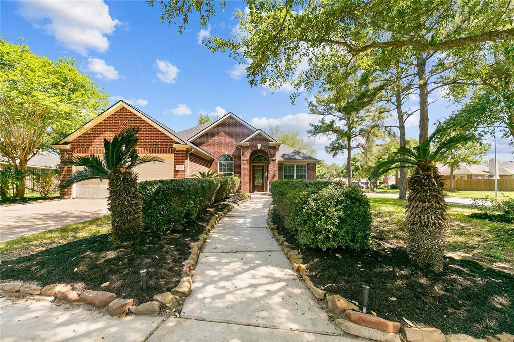 17502 N Tempe Cir in Houston, TX - Foto de edificio
