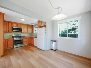 5712 8th Ave NE in Seattle, WA - Building Photo - Building Photo