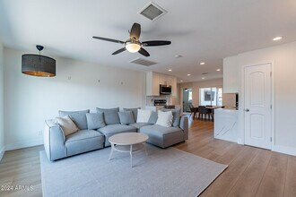 8701 E Sheridan St in Scottsdale, AZ - Building Photo - Building Photo