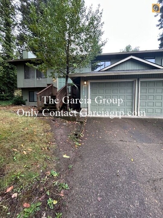 17949 SE Arista Dr in Milwaukie, OR - Building Photo