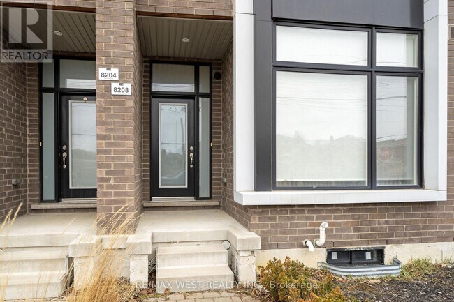8208 Pine Valley Dr in Vaughan, ON - Building Photo - Building Photo