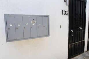994 Valencia St in Costa Mesa, CA - Building Photo