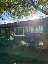 Hillcrest style in Portland, OR - Foto de edificio - Building Photo