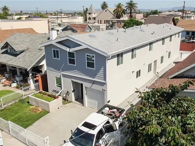 713 W 58th St in Los Angeles, CA - Building Photo - Building Photo