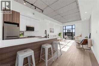 24 Augusta St in Hamilton, ON - Building Photo - Building Photo