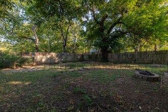 2046 N Burns Ave in Wichita, KS - Building Photo - Building Photo