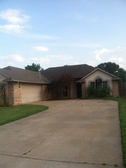 324 Ridgemont Ave in Lowell, AR - Building Photo