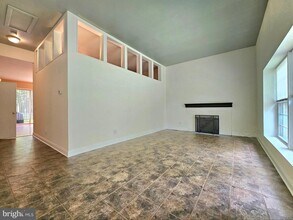 317 Adahi Rd SE in Vienna, VA - Foto de edificio - Building Photo