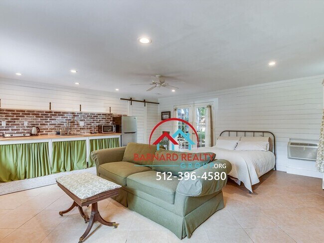 1128 Hopkins St-Unit -Unit B in San Marcos, TX - Building Photo - Building Photo