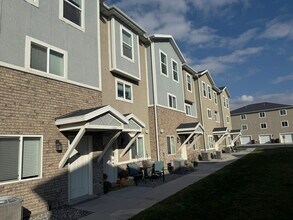 98 E 670 N St in Vineyard, UT - Building Photo - Building Photo