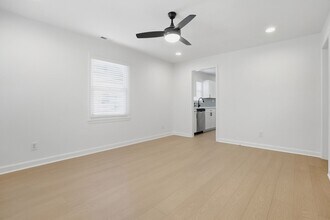 318 Hollis Rd in Charlotte, NC - Building Photo - Building Photo