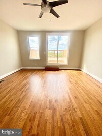 719 Reservoir St photo'