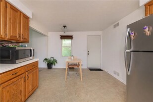 52 Pannell Cir, Unit Room available in Fairport, NY - Building Photo