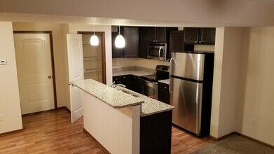 8601 Westown Pky, Unit 11105 in West Des Moines, IA - Building Photo - Building Photo