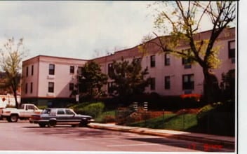 Arlandria Chirilagua in Alexandria, VA - Foto de edificio - Building Photo