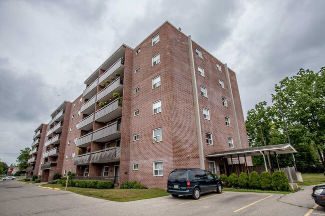 Parkview Heights in Brantford, ON - Building Photo - Building Photo