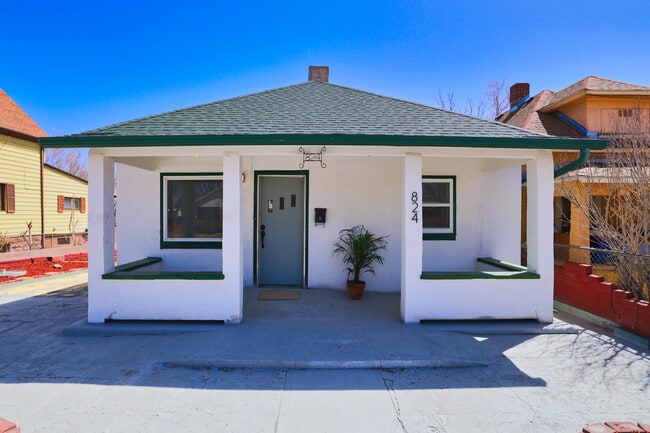 824 Elm St, Unit B