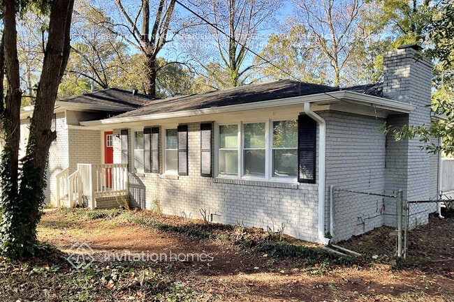 5747 Woodland Dr in Acworth, GA - Foto de edificio - Building Photo