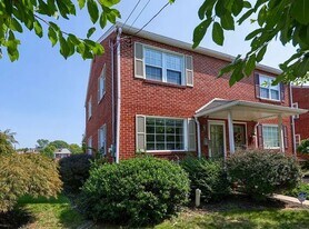 35 S 8th St in Columbia, PA - Building Photo