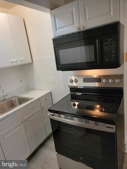 226 Long Ln in Upper Darby, PA - Building Photo