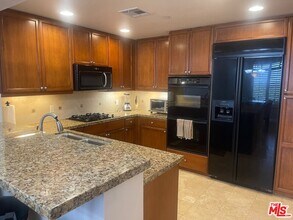 5625 Crescent Park E in Los Angeles, CA - Building Photo - Building Photo