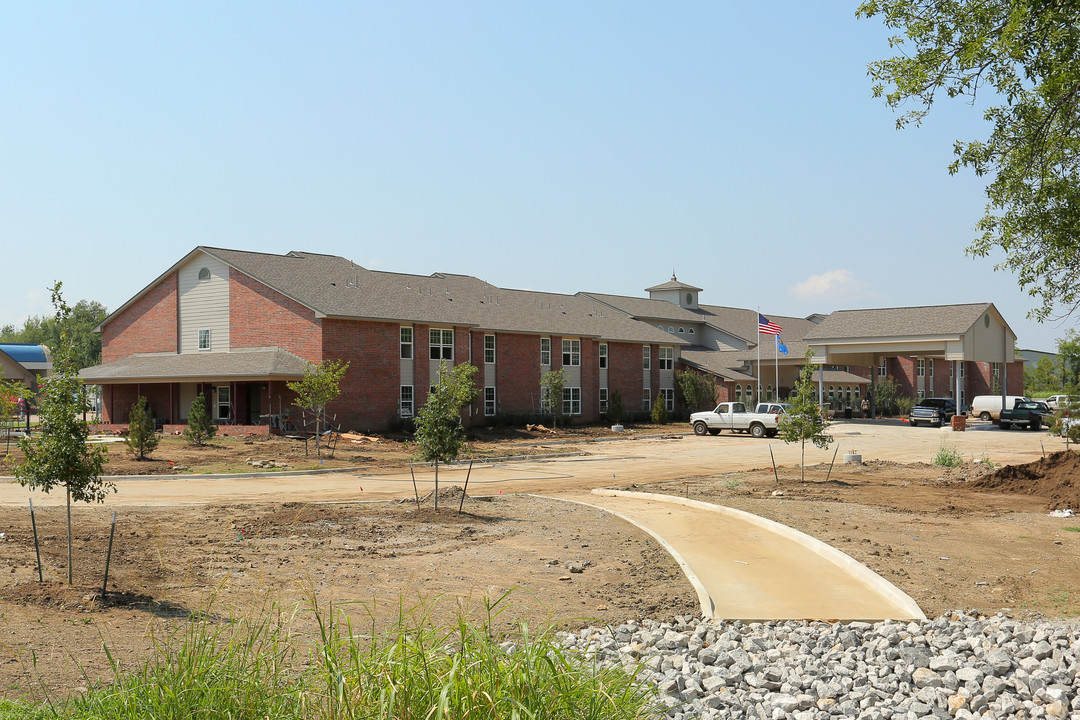 Brookhollow Landing in Tulsa, OK - Building Photo