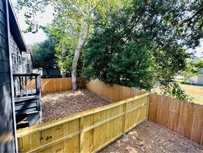 4302 Hirsch Rd in Houston, TX - Building Photo - Building Photo