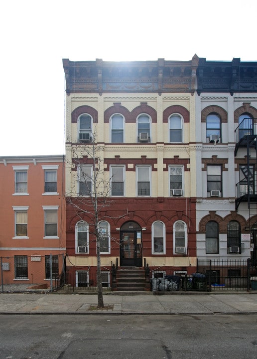 686 Jefferson Ave in Brooklyn, NY - Building Photo