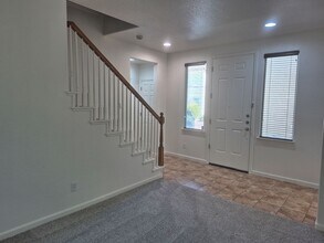 1868 Mammoth Way in Sacramento, CA - Building Photo - Building Photo