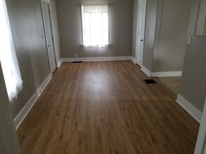 705 E 10th St in Washington, IA - Foto de edificio - Building Photo